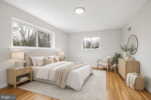 9804 N INGLEMERE DR, Bethesda, MD 20817