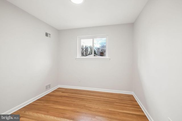 9804 N INGLEMERE DR, Bethesda, MD 20817