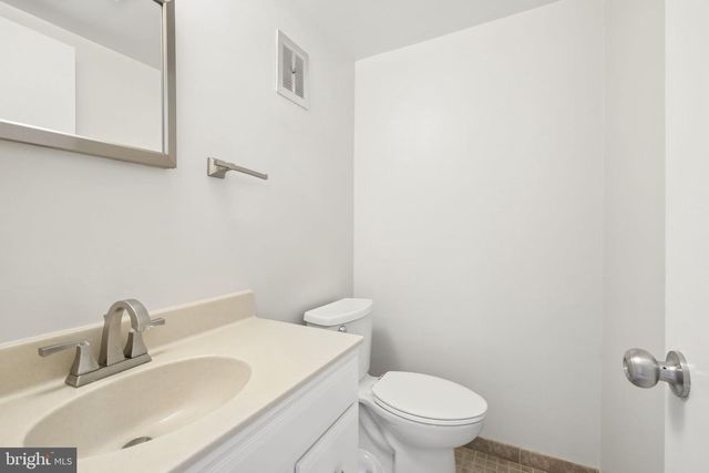 9804 N INGLEMERE DR, Bethesda, MD 20817