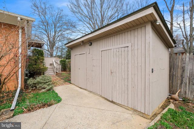 9804 N INGLEMERE DR, Bethesda, MD 20817