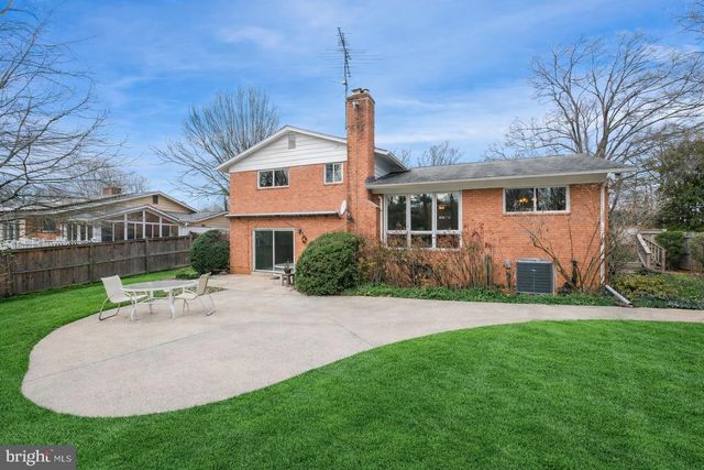 9804 N INGLEMERE DR, Bethesda, MD 20817