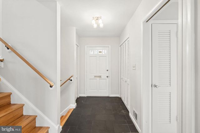 9804 N INGLEMERE DR, Bethesda, MD 20817