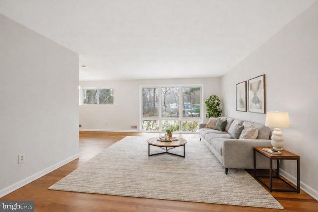 9804 N INGLEMERE DR, Bethesda, MD 20817