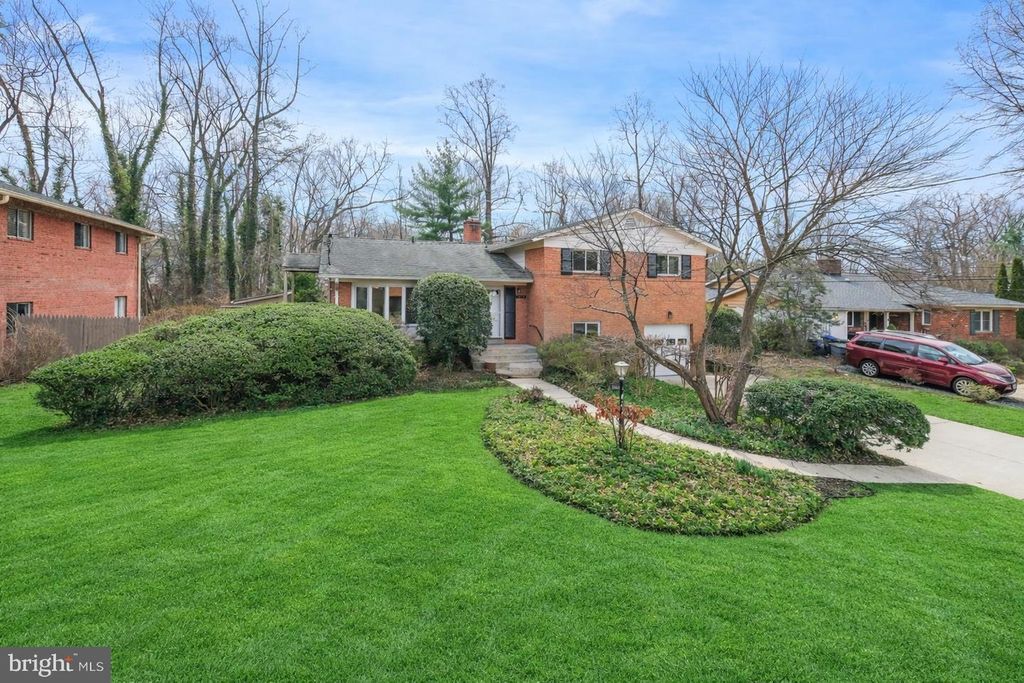 9804 N INGLEMERE DR, Bethesda, MD 20817