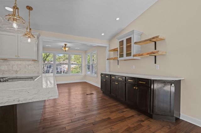 4413 Bramblewood Avenue, Vadnais Heights, MN 55127