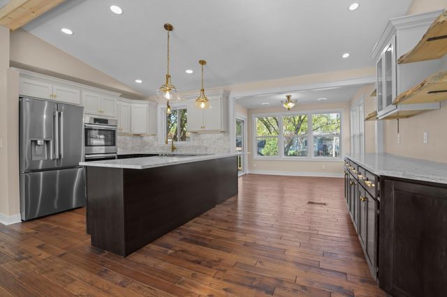 4413 Bramblewood Avenue, Vadnais Heights, MN 55127
