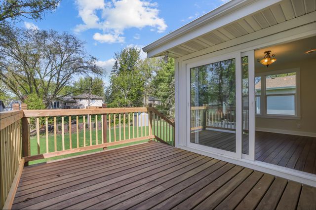 4413 Bramblewood Avenue, Vadnais Heights, MN 55127