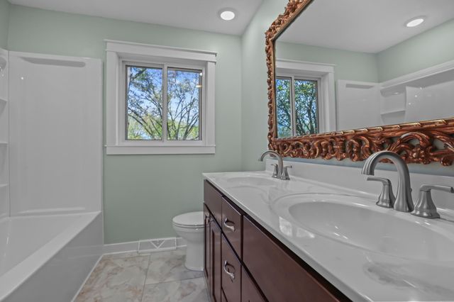 4413 Bramblewood Avenue, Vadnais Heights, MN 55127