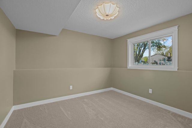 4413 Bramblewood Avenue, Vadnais Heights, MN 55127