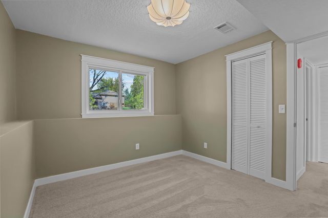 4413 Bramblewood Avenue, Vadnais Heights, MN 55127