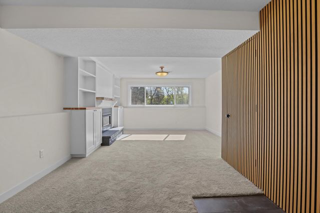 4413 Bramblewood Avenue, Vadnais Heights, MN 55127