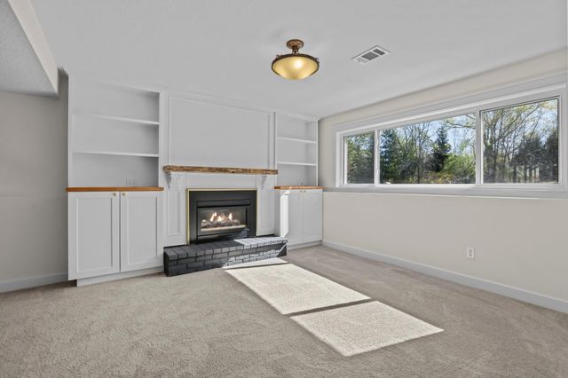 4413 Bramblewood Avenue, Vadnais Heights, MN 55127