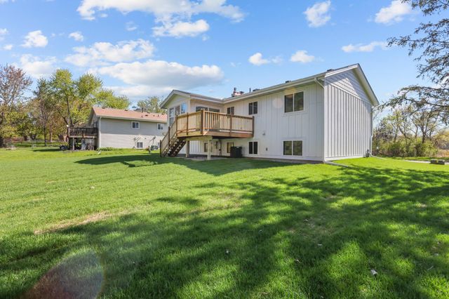 4413 Bramblewood Avenue, Vadnais Heights, MN 55127
