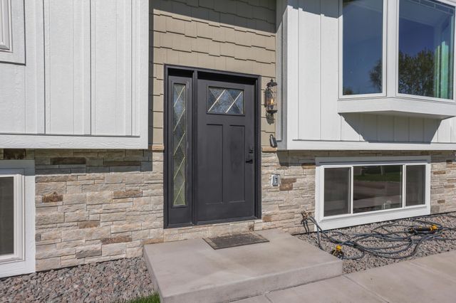 4413 Bramblewood Avenue, Vadnais Heights, MN 55127
