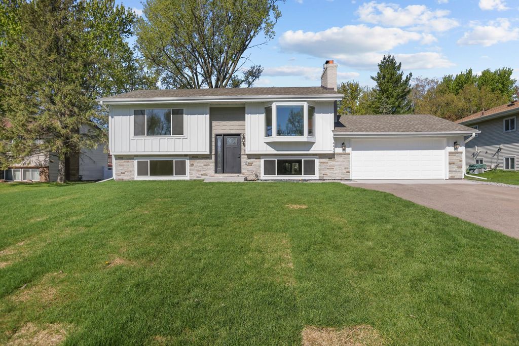 4413 Bramblewood Avenue, Vadnais Heights, MN 55127