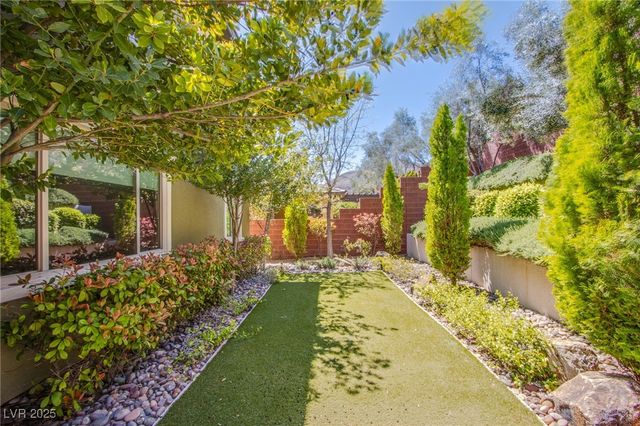 5863 Glory Heights Drive, Las Vegas, NV 89135