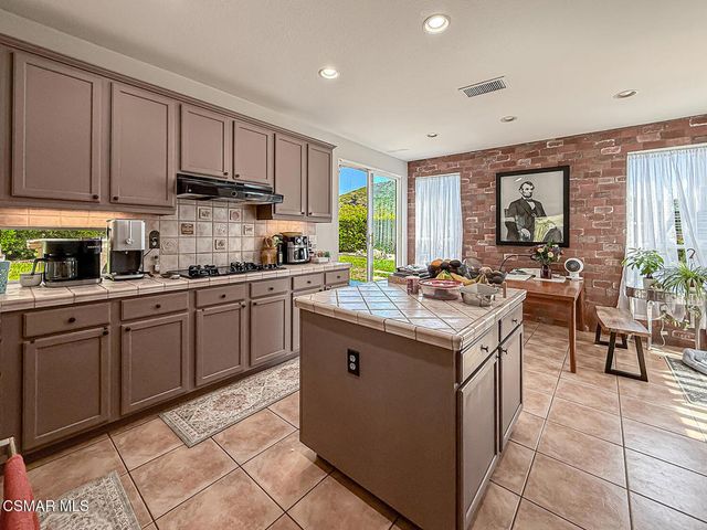 112 Forrester Court, Simi Valley, CA 93065