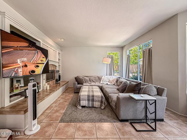 112 Forrester Court, Simi Valley, CA 93065