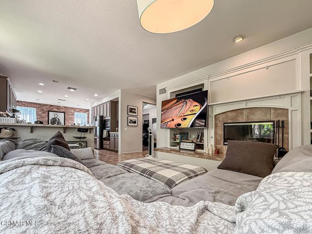 112 Forrester Court, Simi Valley, CA 93065