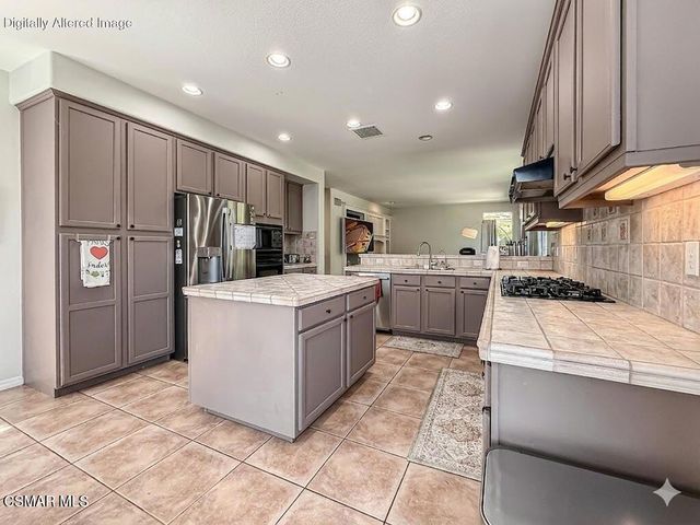 112 Forrester Court, Simi Valley, CA 93065