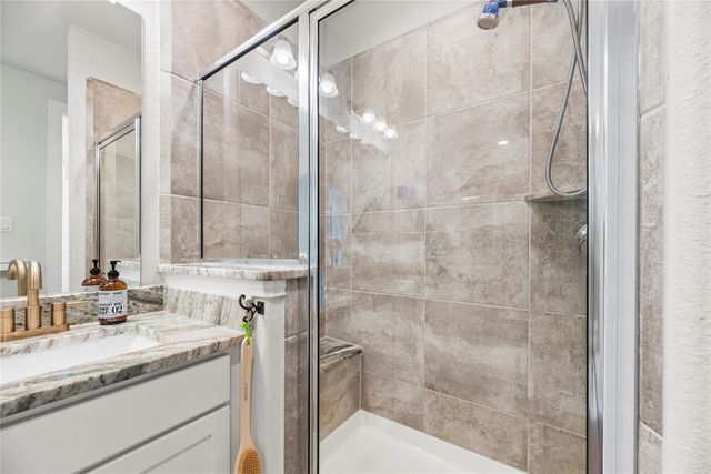 1523 Canter Bayou Way, Houston, TX 77043