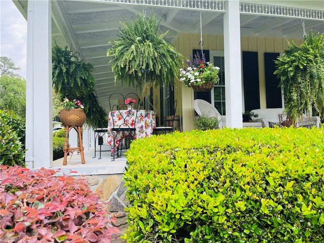 2324 E Cherokee Drive, Woodstock, GA 30188