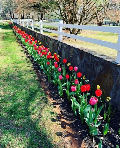 2324 E Cherokee Drive, Woodstock, GA 30188