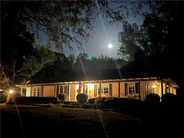 2324 E Cherokee Drive, Woodstock, GA 30188