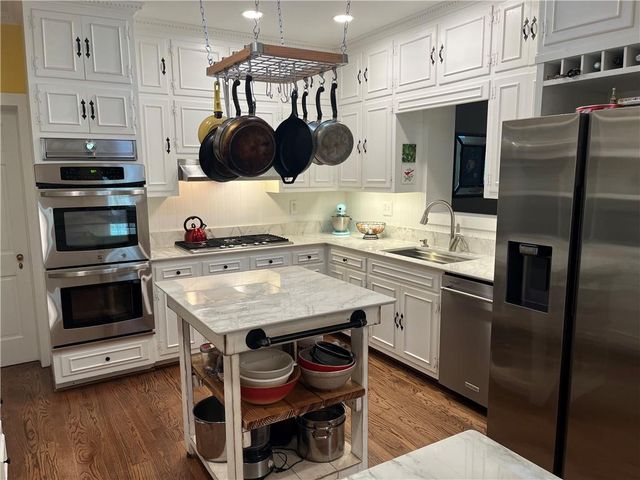 2324 E Cherokee Drive, Woodstock, GA 30188