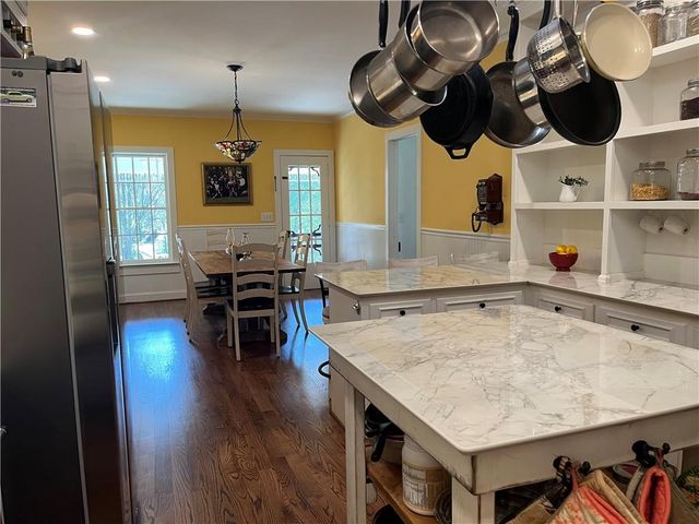 2324 E Cherokee Drive, Woodstock, GA 30188