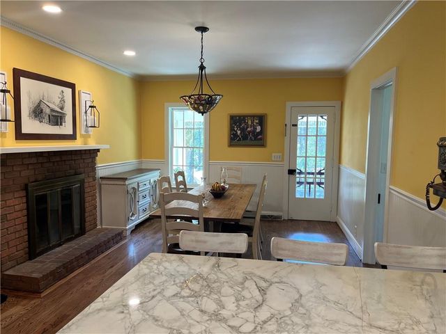 2324 E Cherokee Drive, Woodstock, GA 30188