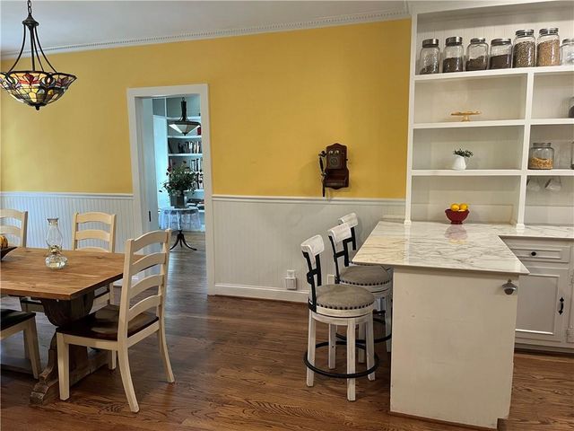 2324 E Cherokee Drive, Woodstock, GA 30188