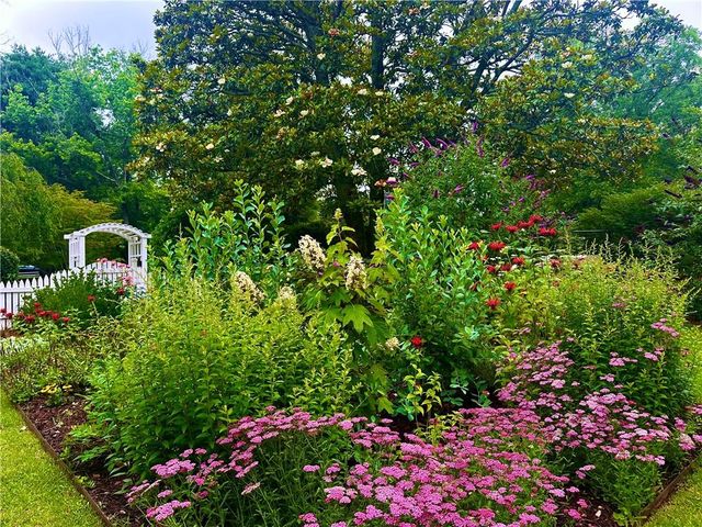 2324 E Cherokee Drive, Woodstock, GA 30188