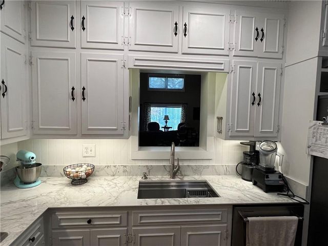 2324 E Cherokee Drive, Woodstock, GA 30188