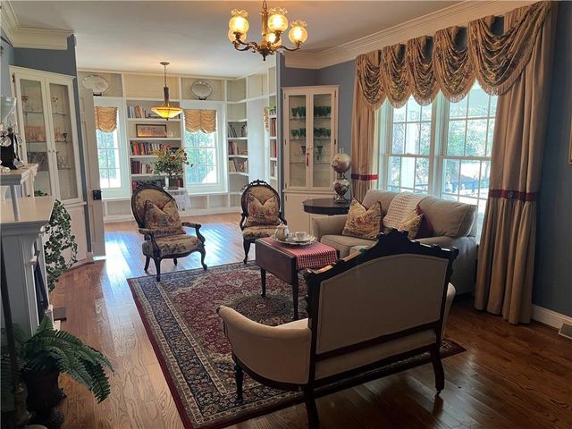 2324 E Cherokee Drive, Woodstock, GA 30188