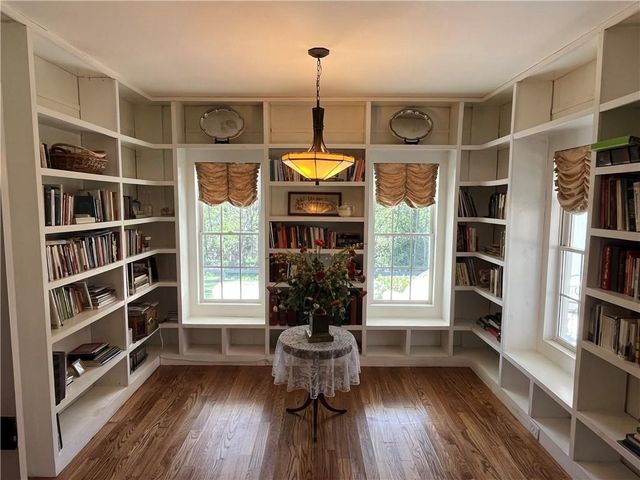 2324 E Cherokee Drive, Woodstock, GA 30188