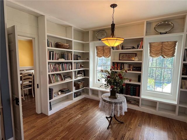 2324 E Cherokee Drive, Woodstock, GA 30188