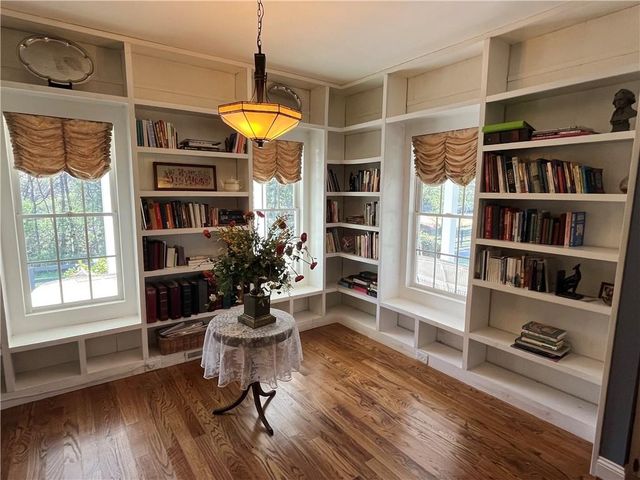 2324 E Cherokee Drive, Woodstock, GA 30188