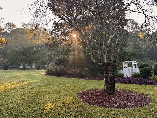 2324 E Cherokee Drive, Woodstock, GA 30188