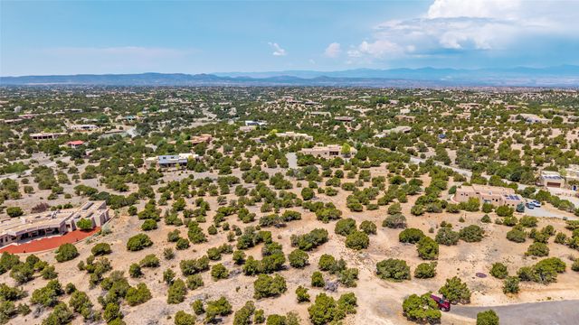 56 Paseo Del Coyote, Santa Fe, NM 87506