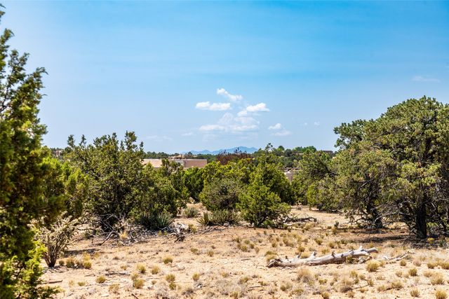 56 Paseo Del Coyote, Santa Fe, NM 87506