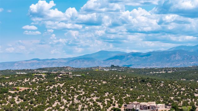 56 Paseo Del Coyote, Santa Fe, NM 87506