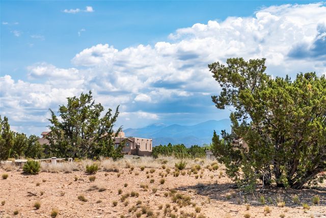56 Paseo Del Coyote, Santa Fe, NM 87506