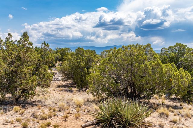 56 Paseo Del Coyote, Santa Fe, NM 87506