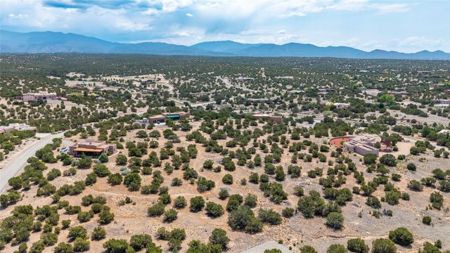 56 Paseo Del Coyote, Santa Fe, NM 87506