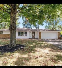 24220 Sunnypoint Drive, Southfield, MI 48033
