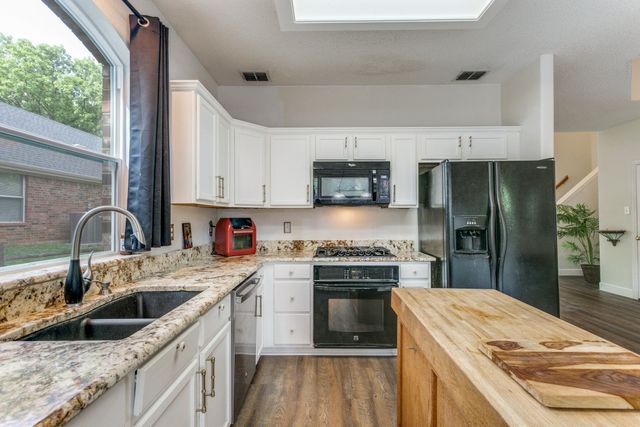 1390 Forest Creek Drive, Lewisville, TX 75067