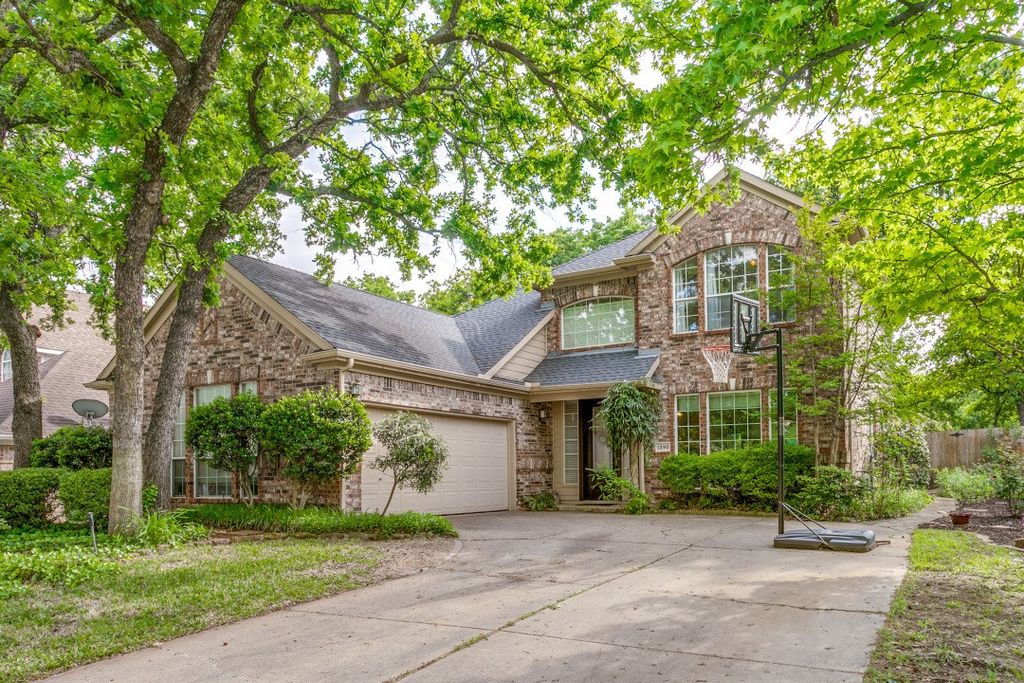 1390 Forest Creek Drive, Lewisville, TX 75067