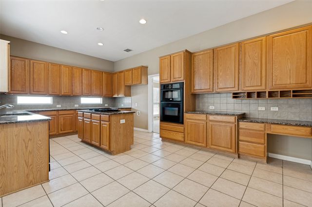 1319 Cadbury Lane, Keller, TX 76248