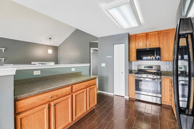 1608 Windward Drive 1608, Pingree Grove, IL 60140